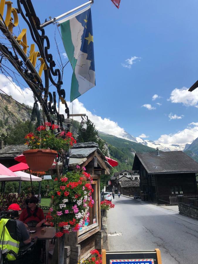Au Village D'Evolene, Tres Joli Studio Calme Et Ensoleille Evolène Exterior foto